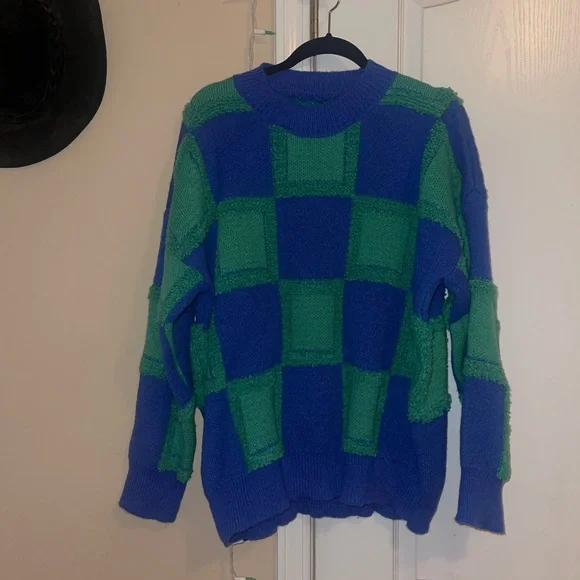 Oversized Checkered Sweater - Picture 1 of 3